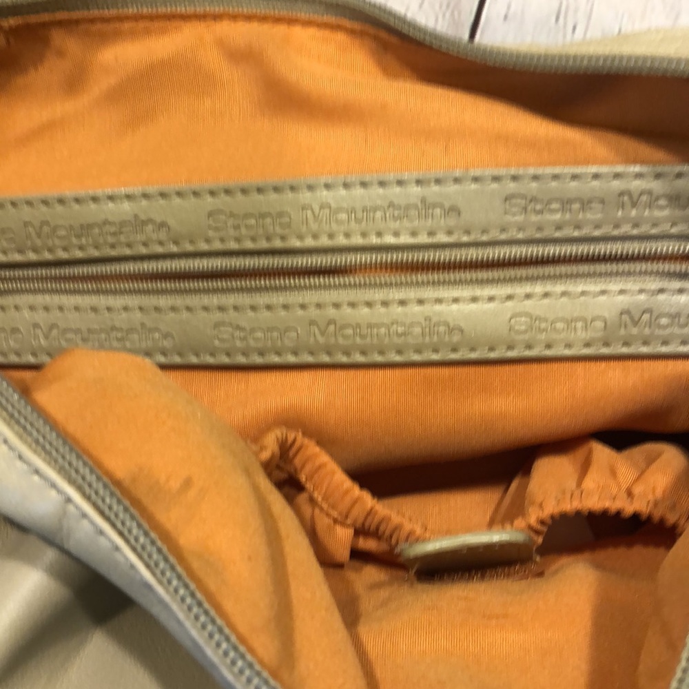 Stone Mountain Leather Shoulder Bag Medium - Picture 8 of 12